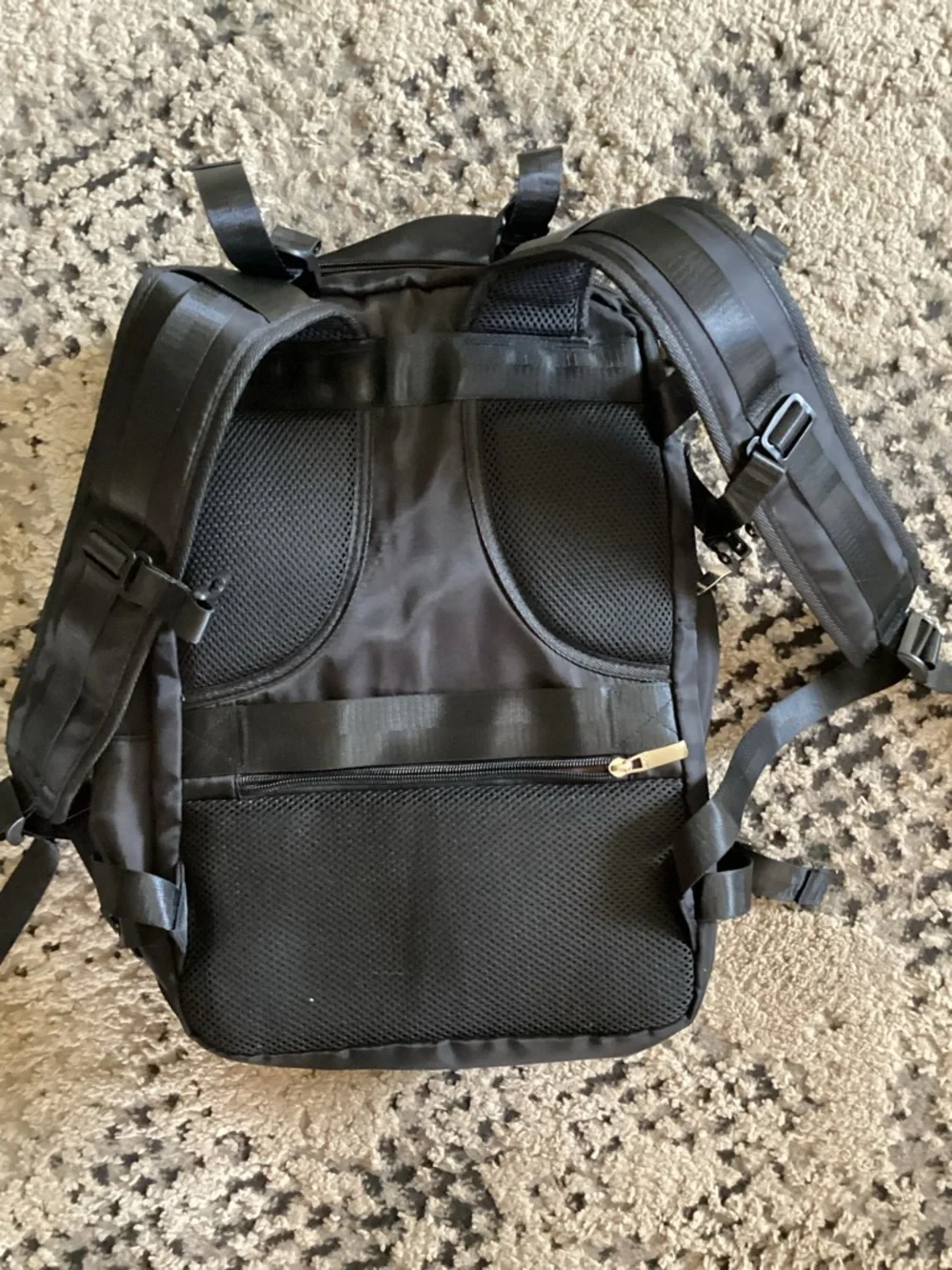 MYCO TRAVEL BACKPACK MULTIPLE ZIPPED POCKETS MOPHIE CHARGER